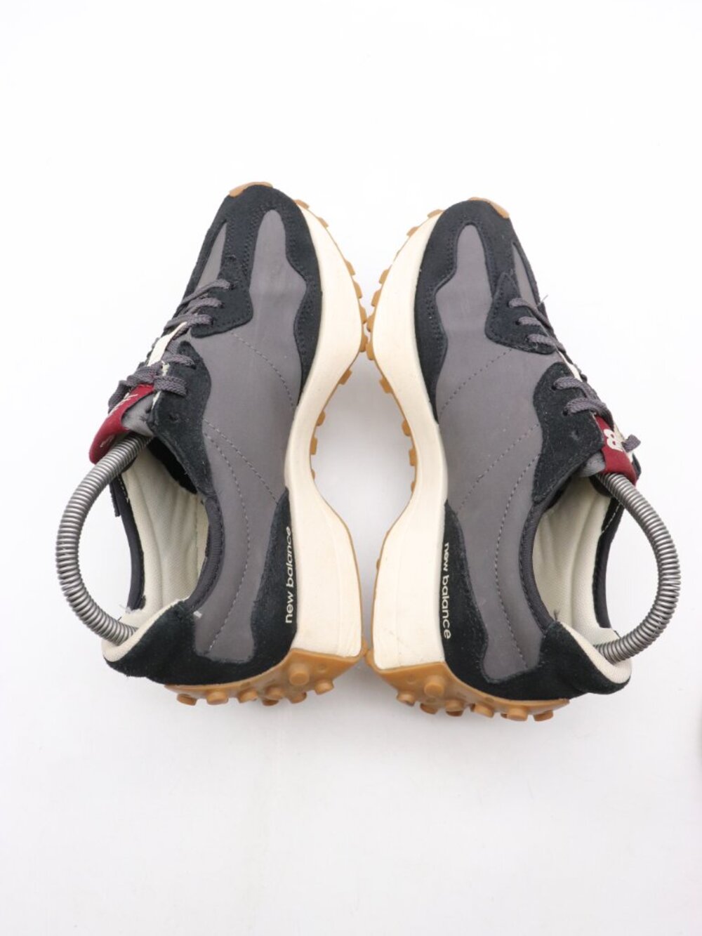 New Balance 327 Sneakers Women's 8 B Black Moonbeam Gum Running Retro WS327KC - Picture 6 of 9